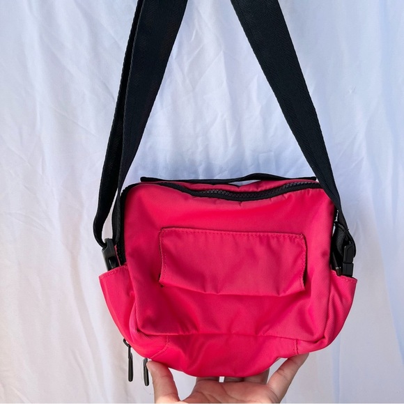 HUNTER | RED NYLON CONVERTIBLE CROSSBODY WAIST PACK SLING FANNY PACK - Picture 6 of 6